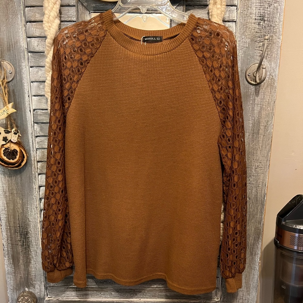 Miholl. Brand new top.